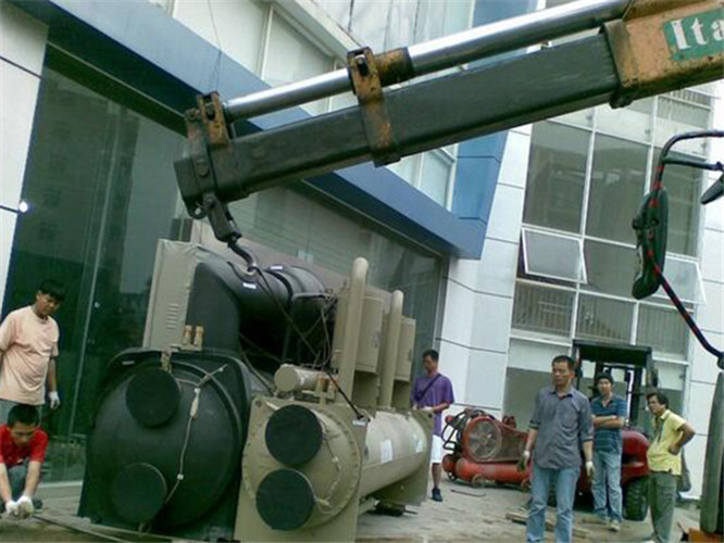 错那县随车吊和汽车吊的核心区别是什么？哪种更省钱？